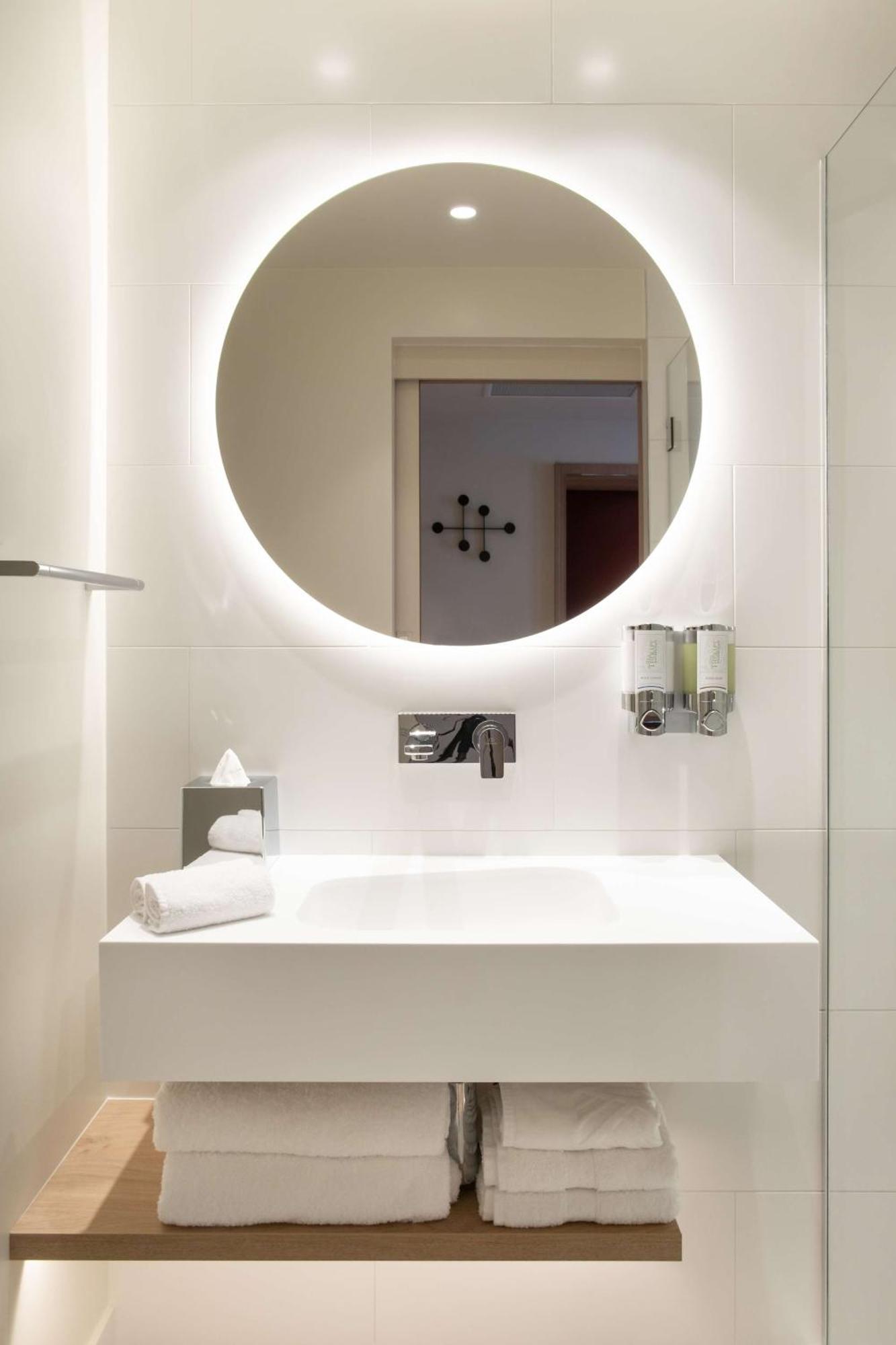 Hampton By Hilton Riga Airport Hotel Marupe Bagian luar foto