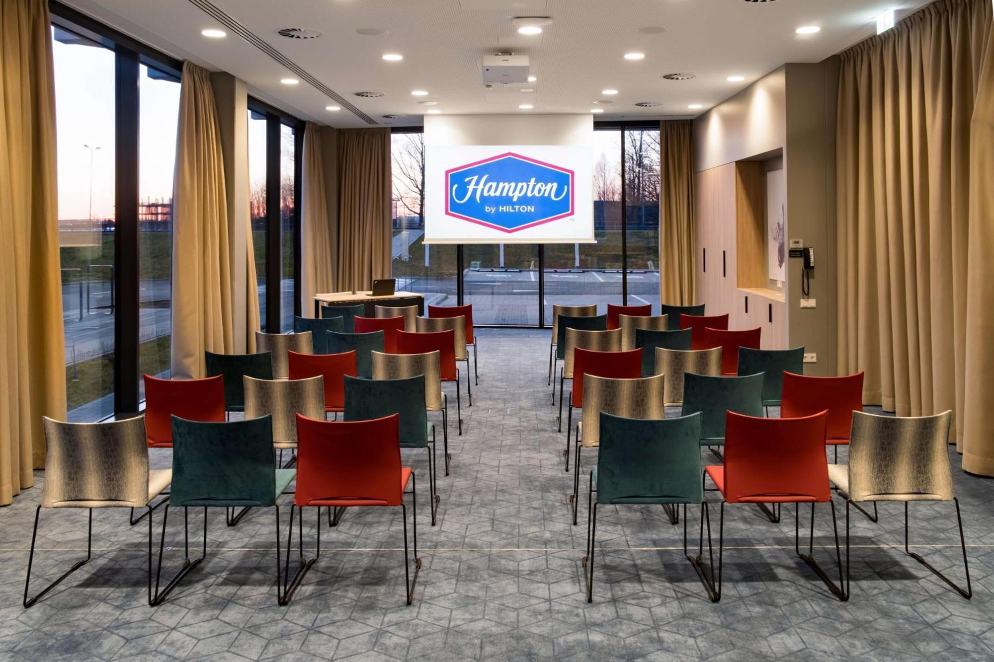 Hampton By Hilton Riga Airport Hotel Marupe Bagian luar foto