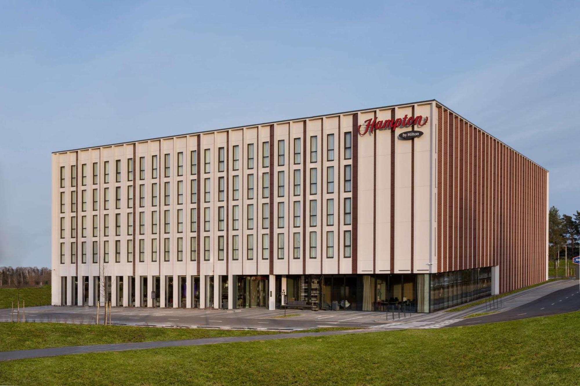 Hampton By Hilton Riga Airport Hotel Marupe Bagian luar foto
