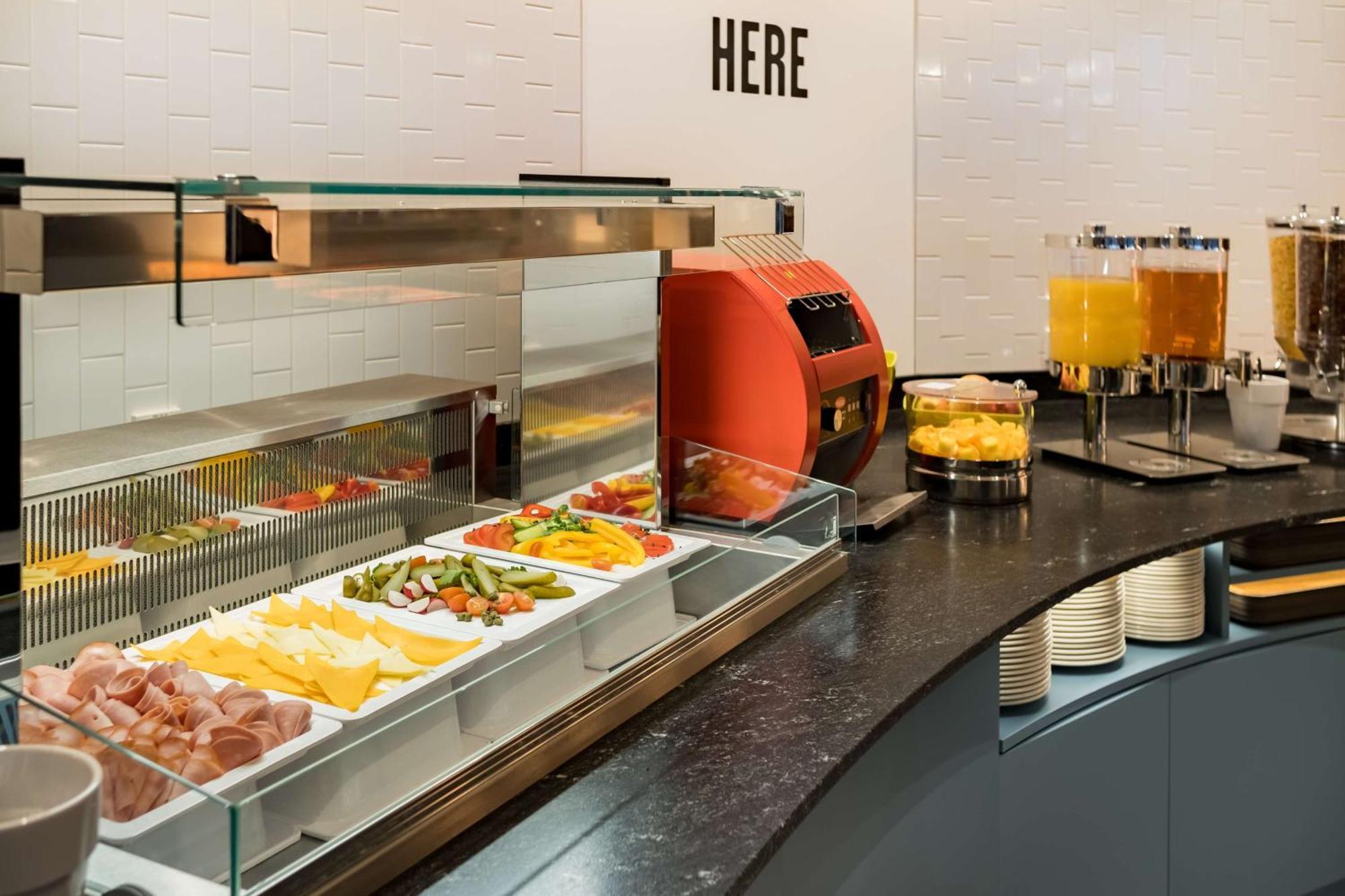 Hampton By Hilton Riga Airport Hotel Marupe Bagian luar foto